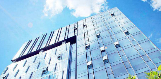 幕墻玻璃更換施工中，要從哪些方面降低建筑能耗？